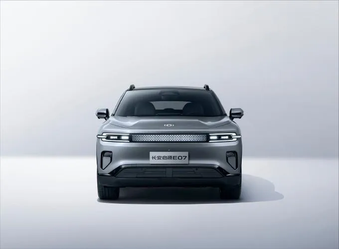 imgi_46_Prepayments-Best-Price-White-Color-Good-Look-Changan-Qiyuan-Nevo-E07-Adult-4-Wheel-El Changan Qiyuan E07 Pure Electric Four-Wheel Drive New Energy Vehicle Car – Wholesale Price From China | Chinese Ev Cars in Algeria - Image 1